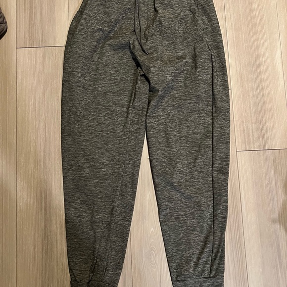 2 Uniqlo Jogger Pants - Picture 2 of 7
